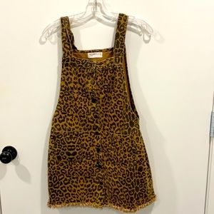 Julianas sz S leopard print snap front jumper